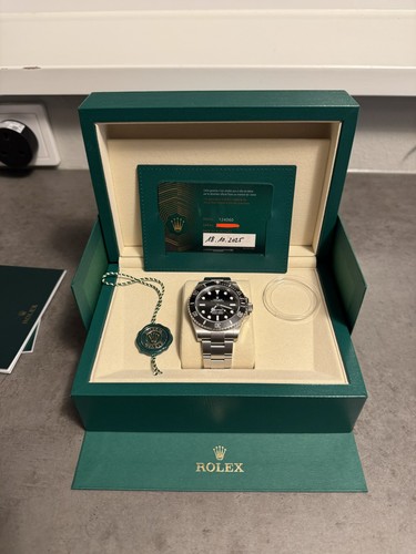 Rolex submariner date - no,